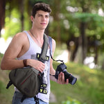 กระเป๋ากล้องดิจิทัล CADEN รูปสามเหลี่ยม Tscope แบบสะพายไหล่ข้าง พร้อมผ้าคลุมกันฝน สำหรับ Canon Nikon Sony K1 ขนาด: 36*31*15 ซม.
