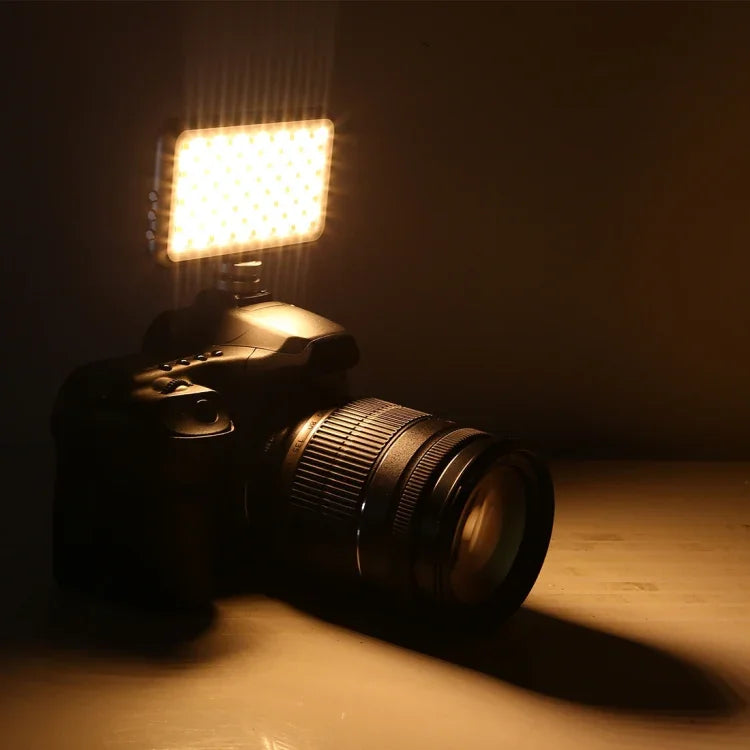 ไฟสตูดิโอถ่ายภาพและวิดีโอสำหรับบล็อกเกอร์มืออาชีพ LED-013 ขนาดพกพา 112 ดวง พร้อมจอ OLED และอะแดปเตอร์ติดตั้ง Cold Shoe สำหรับกล้อง DSLR Canon / Nikon, 112 LED