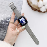สายรัดนาฬิกาแบบหัวเข็มขัดตัว D เนื้อเรียบสำหรับ Apple Watch Series 6 & SE & 5 & 4 44mm / 3 & 2 & 1 42mm