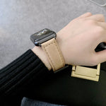 สายรัดนาฬิกาหนังหัวเข็มขัดใหญ่สำหรับ Apple Watch Series 6 & SE & 5 & 4 ขนาด 44 มม. / 3 & 2 & 1 ขนาด 42 มม., สำหรับ Apple Watch Ultra ขนาด 49 มม. / Series 8&7 ขนาด 45 มม. / SE 2&6&SE&5&4 ขนาด 44 มม. / 3&2&1 ขนาด 42 มม.