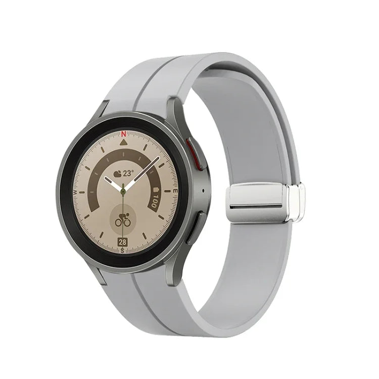 สายซิลิโคนพร้อมหัวเข็มขัดสีเงินพับได้ สำหรับ Samsung Galaxy Watch5 40&44 มม. / Pro 45 มม.