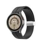 สายซิลิโคนพร้อมหัวเข็มขัดสีเงินพับได้ สำหรับ Samsung Galaxy Watch5 40&44 มม. / Pro 45 มม.