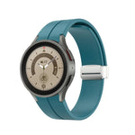 สายซิลิโคนพร้อมหัวเข็มขัดสีเงินพับได้ สำหรับ Samsung Galaxy Watch5 40&44 มม. / Pro 45 มม.