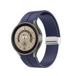 สายซิลิโคนพร้อมหัวเข็มขัดสีเงินพับได้ สำหรับ Samsung Galaxy Watch5 40&44 มม. / Pro 45 มม.