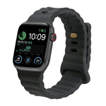 สายรัดนาฬิกาซิลิโคนหัวเข็มขัดกลับด้าน สำหรับ Apple Watch Ultra 49 มม. / Series 8&7 45 มม. / SE 2&6&SE&5&4 44 มม. / 3&2&1 42 มม. สำหรับ Apple Watch Series 8&7 41 มม. / SE 2&6&SE&5&4 40 มม. / 3&2&1 38 มม.