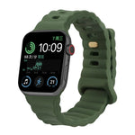 สายรัดนาฬิกาซิลิโคนหัวเข็มขัดกลับด้าน สำหรับ Apple Watch Ultra 49 มม. / Series 8&7 45 มม. / SE 2&6&SE&5&4 44 มม. / 3&2&1 42 มม. สำหรับ Apple Watch Series 8&7 41 มม. / SE 2&6&SE&5&4 40 มม. / 3&2&1 38 มม.