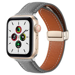 สายรัดนาฬิกาหนังแท้หัวเข็มขัดพับ สำหรับ Apple Watch Ultra 49 มม. / Series 8&7 45 มม. / SE 2&6&SE&5&4 44 มม. / 3&2&1 42 มม. สำหรับ Apple Watch Series 8&7 41 มม. / SE 2&6&SE&5&4 40 มม. / 3&2&1 38 มม.