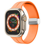 สายรัดนาฬิกาซิลิโคนพร้อมหัวเข็มขัดพับแม่เหล็ก สำหรับ Apple Watch Series 8&7 ขนาด 45 มม. และ 41 มม.
