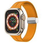 สายรัดนาฬิกาซิลิโคนพร้อมหัวเข็มขัดพับแม่เหล็ก สำหรับ Apple Watch Series 8&7 ขนาด 45 มม. และ 41 มม.