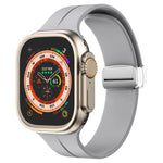 สายรัดนาฬิกาซิลิโคนพร้อมหัวเข็มขัดพับแม่เหล็ก สำหรับ Apple Watch Series 8&7 ขนาด 45 มม. และ 41 มม.