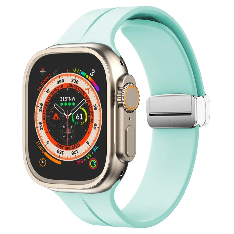สายรัดนาฬิกาซิลิโคนพร้อมหัวเข็มขัดพับแม่เหล็ก สำหรับ Apple Watch Series 8&7 ขนาด 45 มม. และ 41 มม.