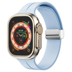 สายรัดนาฬิกาซิลิโคนพร้อมหัวเข็มขัดพับแม่เหล็ก สำหรับ Apple Watch Series 8&7 ขนาด 45 มม. และ 41 มม.