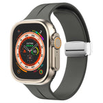 สายรัดนาฬิกาซิลิโคนพร้อมหัวเข็มขัดพับแม่เหล็ก สำหรับ Apple Watch Series 8&7 ขนาด 45 มม. และ 41 มม.