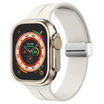 สายรัดนาฬิกาซิลิโคนพร้อมหัวเข็มขัดพับแม่เหล็ก สำหรับ Apple Watch Series 8&7 ขนาด 45 มม. และ 41 มม.