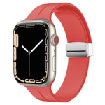 สายรัดนาฬิกาซิลิโคนพร้อมหัวเข็มขัดพับแม่เหล็ก สำหรับ Apple Watch Series 8&7 ขนาด 45 มม. และ 41 มม.