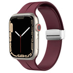 สายรัดนาฬิกาซิลิโคนพร้อมหัวเข็มขัดพับแม่เหล็ก สำหรับ Apple Watch Series 8&7 ขนาด 45 มม. และ 41 มม.