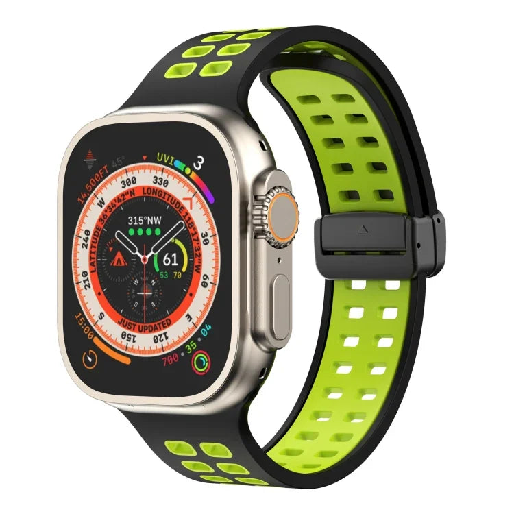 สายรัดนาฬิกาซิลิโคนพร้อมหัวเข็มขัดพับแม่เหล็กและรูสี่เหลี่ยม สำหรับ Apple Watch Series 8&7 ขนาด 45 มม. และ 41 มม.
