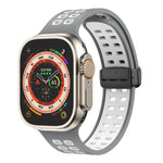 สายรัดนาฬิกาซิลิโคนพร้อมหัวเข็มขัดพับแม่เหล็กและรูสี่เหลี่ยม สำหรับ Apple Watch Series 8&7 ขนาด 45 มม. และ 41 มม.
