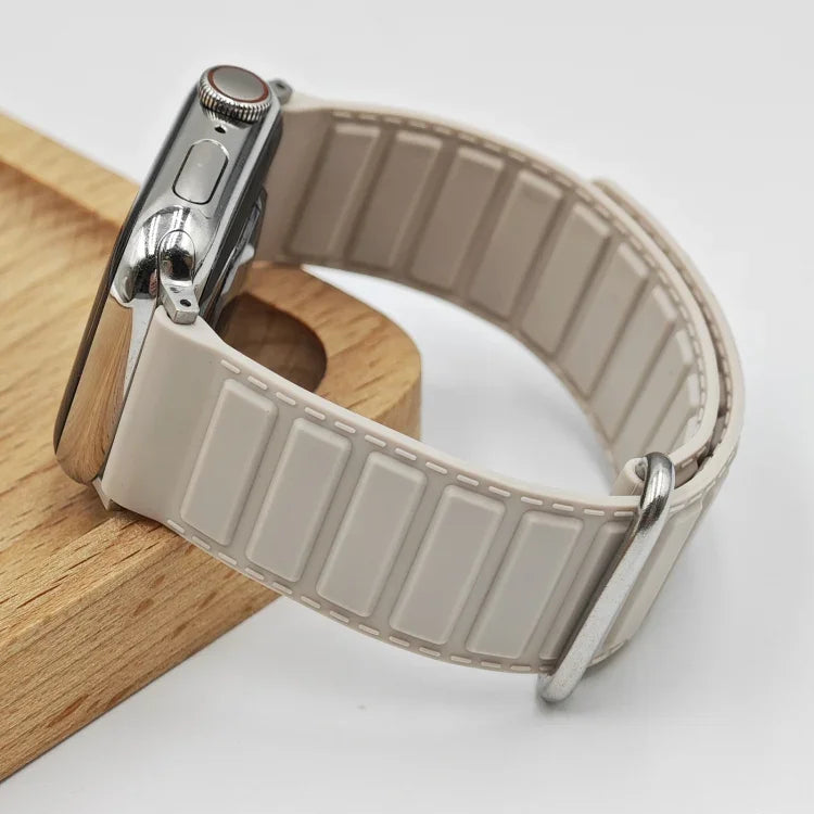 สายซิลิโคนแม่เหล็กหัวเข็มขัดกลับด้าน สำหรับ Apple Watch 38mm