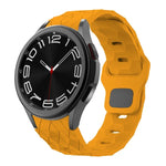 สายซิลิโคนลายฟุตบอลพร้อมหัวเข็มขัดกลับด้าน สำหรับ Samsung Galaxy Watch 6 / 6 Classic