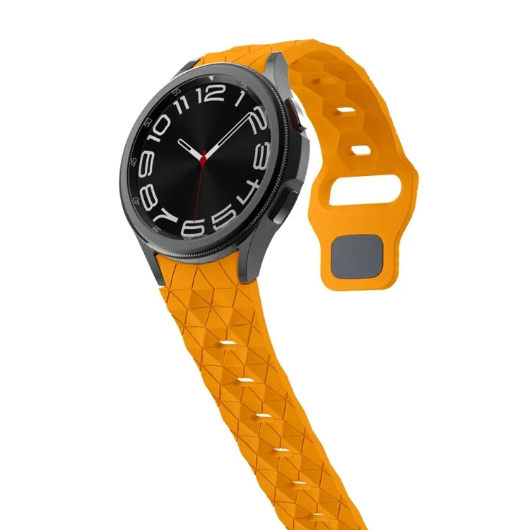 สายซิลิโคนลายฟุตบอลพร้อมหัวเข็มขัดกลับด้าน สำหรับ Samsung Galaxy Watch 6 / 6 Classic