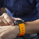 สายซิลิโคนลายฟุตบอลพร้อมหัวเข็มขัดกลับด้าน สำหรับ Samsung Galaxy Watch 6 / 6 Classic