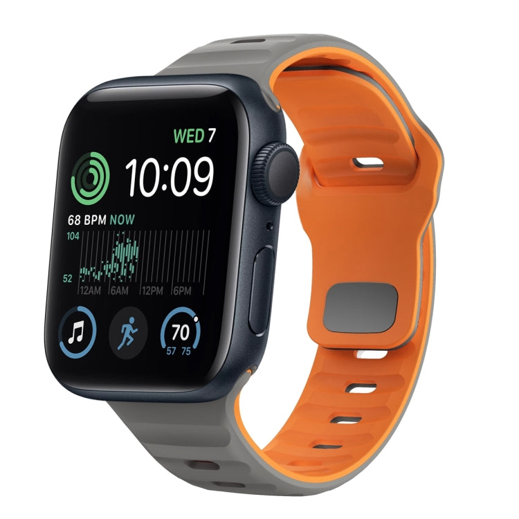 สายรัดนาฬิกาซิลิโคนแบบหัวเข็มขัดกลับลายคลื่น สำหรับ Apple Watch Series 8 ขนาด 41 มม., สำหรับ Apple Watch Series 8 ขนาด 45 มม., สำหรับ Apple Watch SE 2022 ขนาด 40 มม., สำหรับ Apple Watch SE 2022 ขนาด 44 มม.