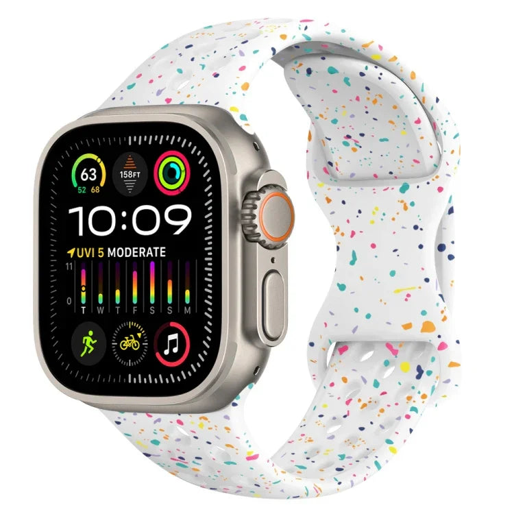 สายรัดนาฬิกาซิลิโคนลายพรางแบบรู พร้อมหัวเข็มขัดผีเสื้อ สำหรับ Apple Watch Ultra 2 ขนาด 49 มม., สำหรับ Apple Watch Series 9 ขนาด 45 มม., สำหรับ Apple Watch Series 9 ขนาด 41 มม., สำหรับ Apple Watch Ultra ขนาด 49 มม.