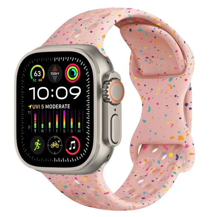 สายรัดนาฬิกาซิลิโคนลายพรางแบบรู พร้อมหัวเข็มขัดผีเสื้อ สำหรับ Apple Watch Ultra 2 ขนาด 49 มม., สำหรับ Apple Watch Series 9 ขนาด 45 มม., สำหรับ Apple Watch Series 9 ขนาด 41 มม., สำหรับ Apple Watch Ultra ขนาด 49 มม.