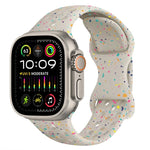 สายรัดนาฬิกาซิลิโคนลายพรางแบบรู พร้อมหัวเข็มขัดผีเสื้อ สำหรับ Apple Watch Ultra 2 ขนาด 49 มม., สำหรับ Apple Watch Series 9 ขนาด 45 มม., สำหรับ Apple Watch Series 9 ขนาด 41 มม., สำหรับ Apple Watch Ultra ขนาด 49 มม.