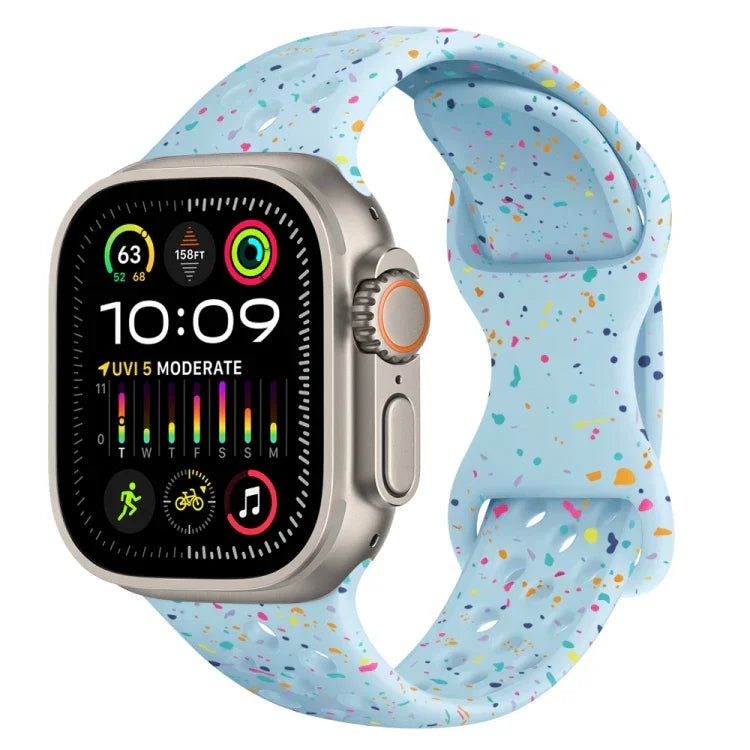 สายรัดนาฬิกาซิลิโคนลายพรางแบบรู พร้อมหัวเข็มขัดผีเสื้อ สำหรับ Apple Watch Ultra 2 ขนาด 49 มม., สำหรับ Apple Watch Series 9 ขนาด 45 มม., สำหรับ Apple Watch Series 9 ขนาด 41 มม., สำหรับ Apple Watch Ultra ขนาด 49 มม.