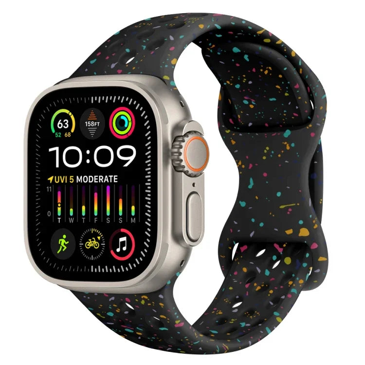 สายรัดนาฬิกาซิลิโคนลายพรางแบบรู พร้อมหัวเข็มขัดผีเสื้อ สำหรับ Apple Watch Ultra 2 ขนาด 49 มม., สำหรับ Apple Watch Series 9 ขนาด 45 มม., สำหรับ Apple Watch Series 9 ขนาด 41 มม., สำหรับ Apple Watch Ultra ขนาด 49 มม.