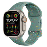 สายรัดนาฬิกาซิลิโคนลายพรางแบบรู พร้อมหัวเข็มขัดผีเสื้อ สำหรับ Apple Watch Ultra 2 ขนาด 49 มม., สำหรับ Apple Watch Series 9 ขนาด 45 มม., สำหรับ Apple Watch Series 9 ขนาด 41 มม., สำหรับ Apple Watch Ultra ขนาด 49 มม.