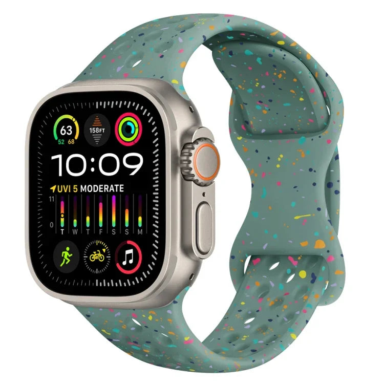 สายรัดนาฬิกาซิลิโคนลายพรางแบบรู พร้อมหัวเข็มขัดผีเสื้อ สำหรับ Apple Watch Ultra 2 ขนาด 49 มม., สำหรับ Apple Watch Series 9 ขนาด 45 มม., สำหรับ Apple Watch Series 9 ขนาด 41 มม., สำหรับ Apple Watch Ultra ขนาด 49 มม.
