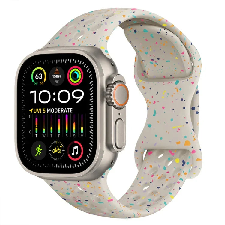 สายรัดนาฬิกาซิลิโคนลายพรางแบบรู พร้อมหัวเข็มขัดผีเสื้อ สำหรับ Apple Watch Ultra 2 ขนาด 49 มม., สำหรับ Apple Watch Series 9 ขนาด 45 มม., สำหรับ Apple Watch Series 9 ขนาด 41 มม., สำหรับ Apple Watch Ultra ขนาด 49 มม.