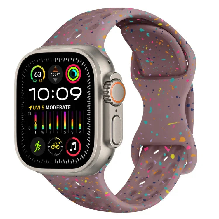สายรัดนาฬิกาซิลิโคนลายพรางแบบรู พร้อมหัวเข็มขัดผีเสื้อ สำหรับ Apple Watch Ultra 2 ขนาด 49 มม., สำหรับ Apple Watch Series 9 ขนาด 45 มม., สำหรับ Apple Watch Series 9 ขนาด 41 มม., สำหรับ Apple Watch Ultra ขนาด 49 มม.