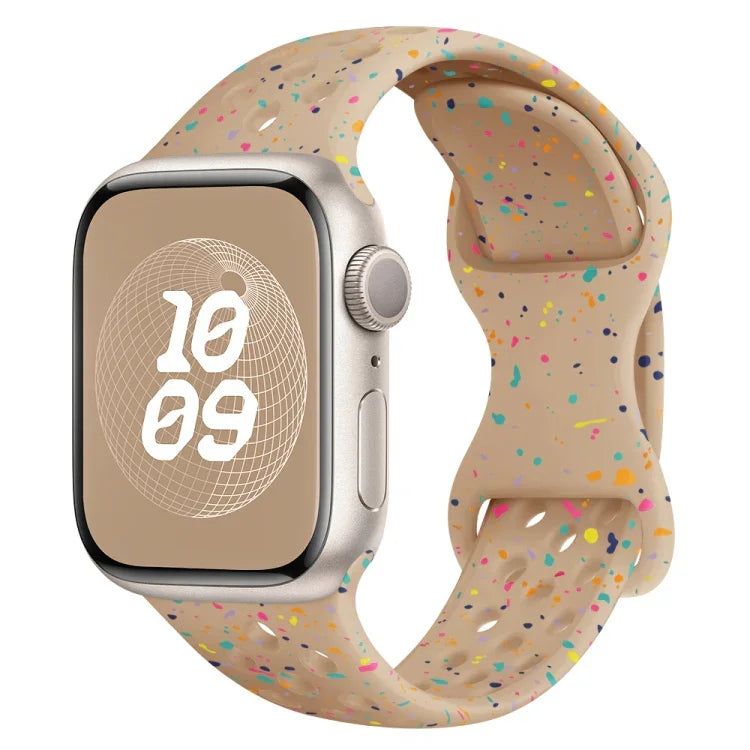 สายรัดนาฬิกาซิลิโคนลายพรางแบบรู พร้อมหัวเข็มขัดผีเสื้อ สำหรับ Apple Watch Series 8 ขนาด 41 มม., สำหรับ Apple Watch Series 8 ขนาด 45 มม., สำหรับ Apple Watch SE 2022 ขนาด 40 มม., สำหรับ Apple Watch SE 2022 ขนาด 44 มม.