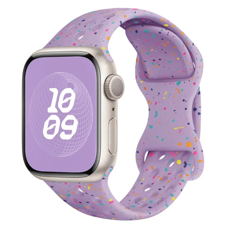 สายรัดนาฬิกาซิลิโคนลายพรางแบบรู พร้อมหัวเข็มขัดผีเสื้อ สำหรับ Apple Watch Series 8 ขนาด 41 มม., สำหรับ Apple Watch Series 8 ขนาด 45 มม., สำหรับ Apple Watch SE 2022 ขนาด 40 มม., สำหรับ Apple Watch SE 2022 ขนาด 44 มม.