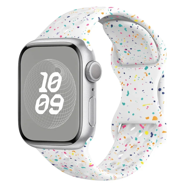 สายรัดนาฬิกาซิลิโคนลายพรางแบบรู พร้อมหัวเข็มขัดผีเสื้อ สำหรับ Apple Watch Series 7 ขนาด 41 มม., สำหรับ Apple Watch Series 7 ขนาด 45 มม., สำหรับ Apple Watch SE ขนาด 40 มม., สำหรับ Apple Watch SE ขนาด 44 มม.