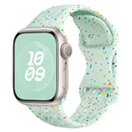 สายรัดนาฬิกาซิลิโคนลายพรางแบบรู พร้อมหัวเข็มขัดผีเสื้อ สำหรับ Apple Watch Series 7 ขนาด 41 มม., สำหรับ Apple Watch Series 7 ขนาด 45 มม., สำหรับ Apple Watch SE ขนาด 40 มม., สำหรับ Apple Watch SE ขนาด 44 มม.