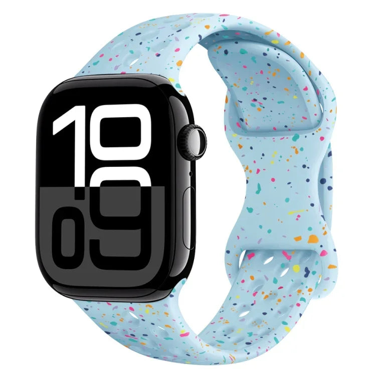 สายรัดนาฬิกาซิลิโคนลายพรางแบบรู พร้อมหัวเข็มขัดผีเสื้อ สำหรับ Apple Watch Series 10 ขนาด 46 มม., สำหรับ Apple Watch Series 10 ขนาด 42 มม., สำหรับ Apple Watch SE 2023 ขนาด 44 มม., สำหรับ Apple Watch SE 2023 ขนาด 40 มม.