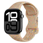 สายรัดนาฬิกาซิลิโคนลายพรางแบบรู พร้อมหัวเข็มขัดผีเสื้อ สำหรับ Apple Watch Series 10 ขนาด 46 มม., สำหรับ Apple Watch Series 10 ขนาด 42 มม., สำหรับ Apple Watch SE 2023 ขนาด 44 มม., สำหรับ Apple Watch SE 2023 ขนาด 40 มม.