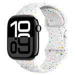 สายรัดนาฬิกาซิลิโคนลายพรางแบบรู พร้อมหัวเข็มขัดผีเสื้อ สำหรับ Apple Watch Series 10 ขนาด 46 มม., สำหรับ Apple Watch Series 10 ขนาด 42 มม., สำหรับ Apple Watch SE 2023 ขนาด 44 มม., สำหรับ Apple Watch SE 2023 ขนาด 40 มม.
