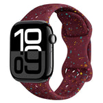 สายรัดนาฬิกาซิลิโคนลายพรางแบบรู พร้อมหัวเข็มขัดผีเสื้อ สำหรับ Apple Watch Series 10 ขนาด 46 มม., สำหรับ Apple Watch Series 10 ขนาด 42 มม., สำหรับ Apple Watch SE 2023 ขนาด 44 มม., สำหรับ Apple Watch SE 2023 ขนาด 40 มม.