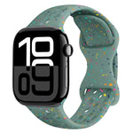 สายรัดนาฬิกาซิลิโคนลายพรางแบบรู พร้อมหัวเข็มขัดผีเสื้อ สำหรับ Apple Watch Series 10 ขนาด 46 มม., สำหรับ Apple Watch Series 10 ขนาด 42 มม., สำหรับ Apple Watch SE 2023 ขนาด 44 มม., สำหรับ Apple Watch SE 2023 ขนาด 40 มม.