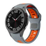 สายซิลิโคนลายเส้นสองสีพร้อมหัวเข็มขัดกลับด้าน สำหรับ Samsung Galaxy Watch 7 / 6
