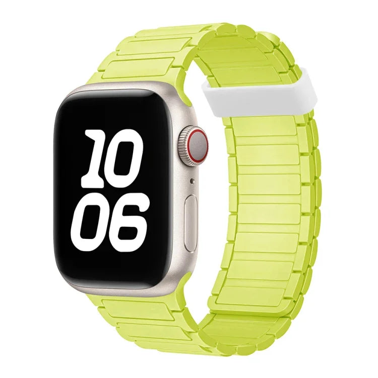 สายซิลิโคนห่วงแม่เหล็กเม็ดลูกปัดสามเม็ด สำหรับ Apple Watch Series 9 ขนาด 45 มม.