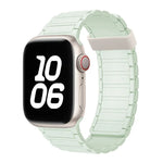 สายซิลิโคนห่วงแม่เหล็กเม็ดลูกปัดสามเม็ด สำหรับ Apple Watch Series 6 ขนาด 40 มม.