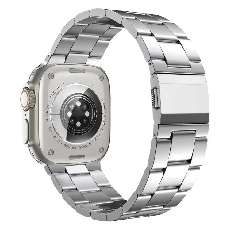 สายรัดนาฬิกาสแตนเลสสตีลสามข้อแบบหัวเข็มขัดนอร์แมน สำหรับ Apple Watch 46mm / 49mm / 45mm / 44mm