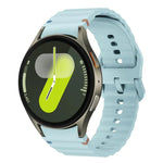 สายรัดนาฬิกาซิลิโคนลายคลื่นเย็บพร้อมหัวเข็มขัดสีสันสดใส xDfind สำหรับ Samsung Galaxy Watch FE / 7 / 6 / 5 / 4